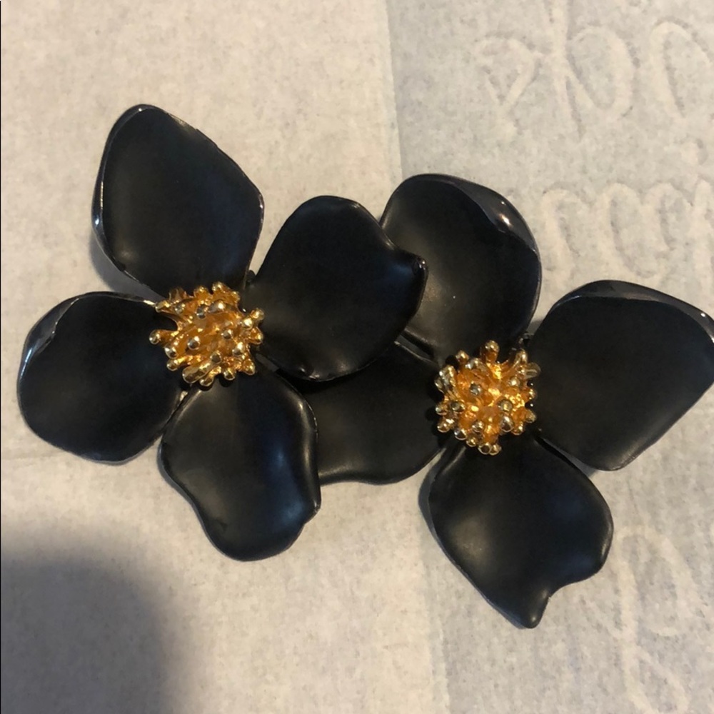 Beautiful Oscar De La Renta earrings